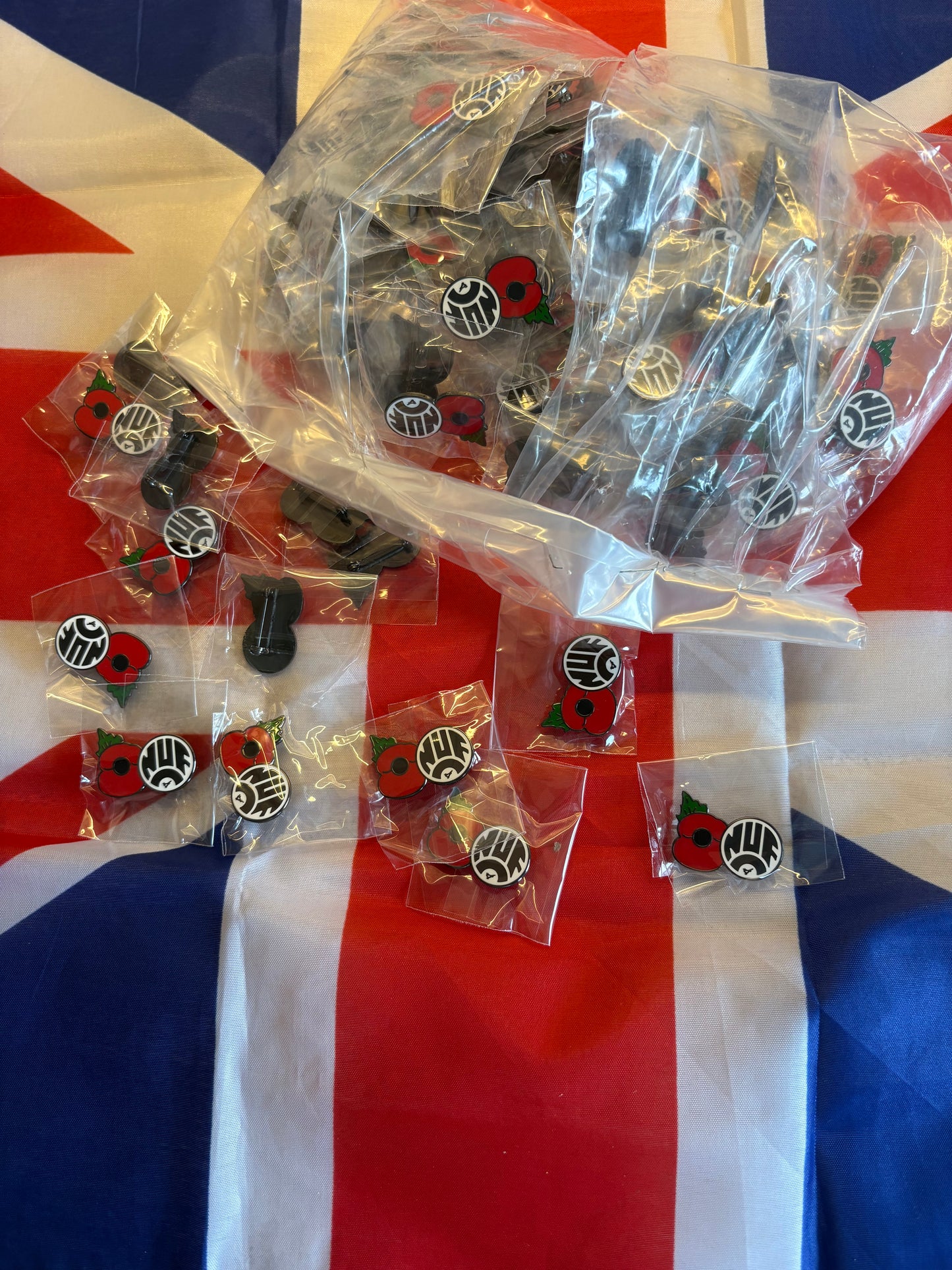 NUFC Newcastle United Remembrance Retro Poppy Lapel pin