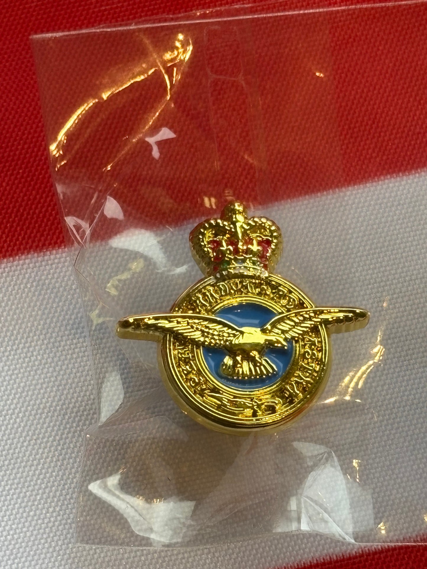 Royal Air Force RAF Insignia Crest Military Enamel Lapel Pin Badge-