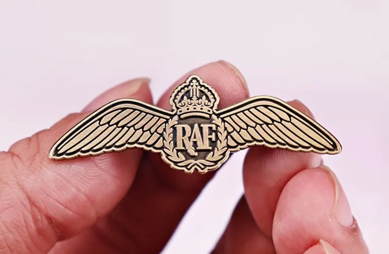 Gold Tone Royal Air Force RAF Pilot Wings Vintage Badge Pin FREEPOST