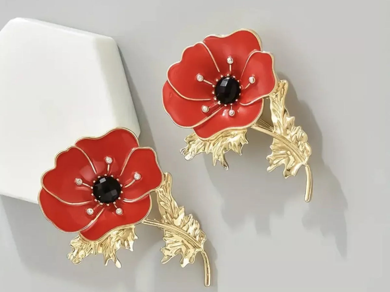 Elegant Remembrance Poppyy Red Flower Lapel Pin Brooch Badge FREEPOST