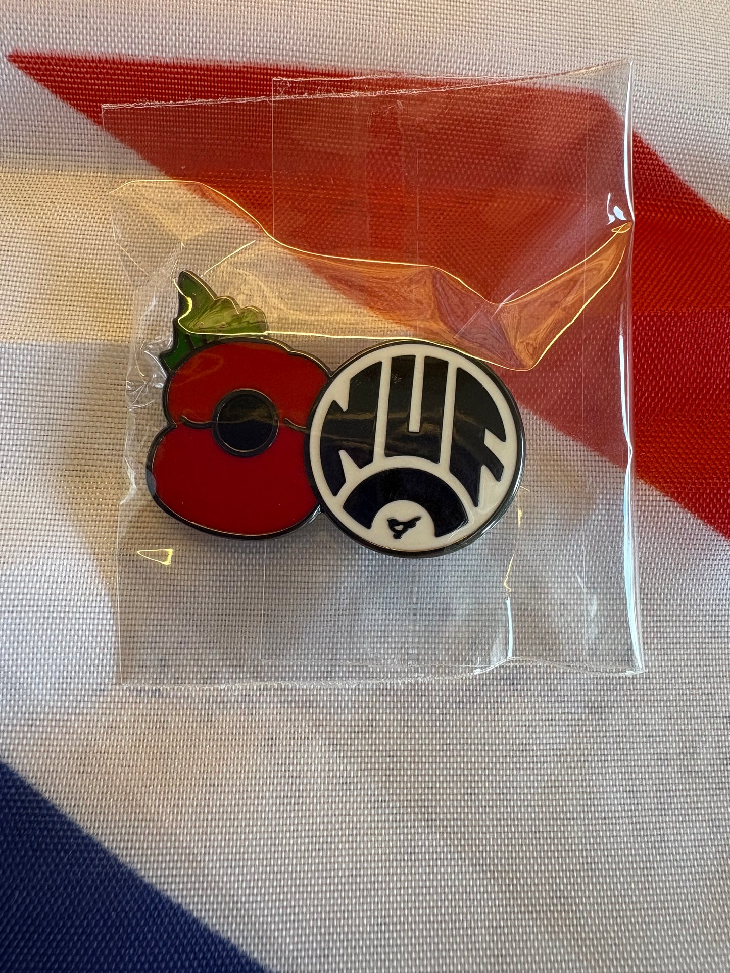NUFC Newcastle United Remembrance Retro Poppy Lapel pin