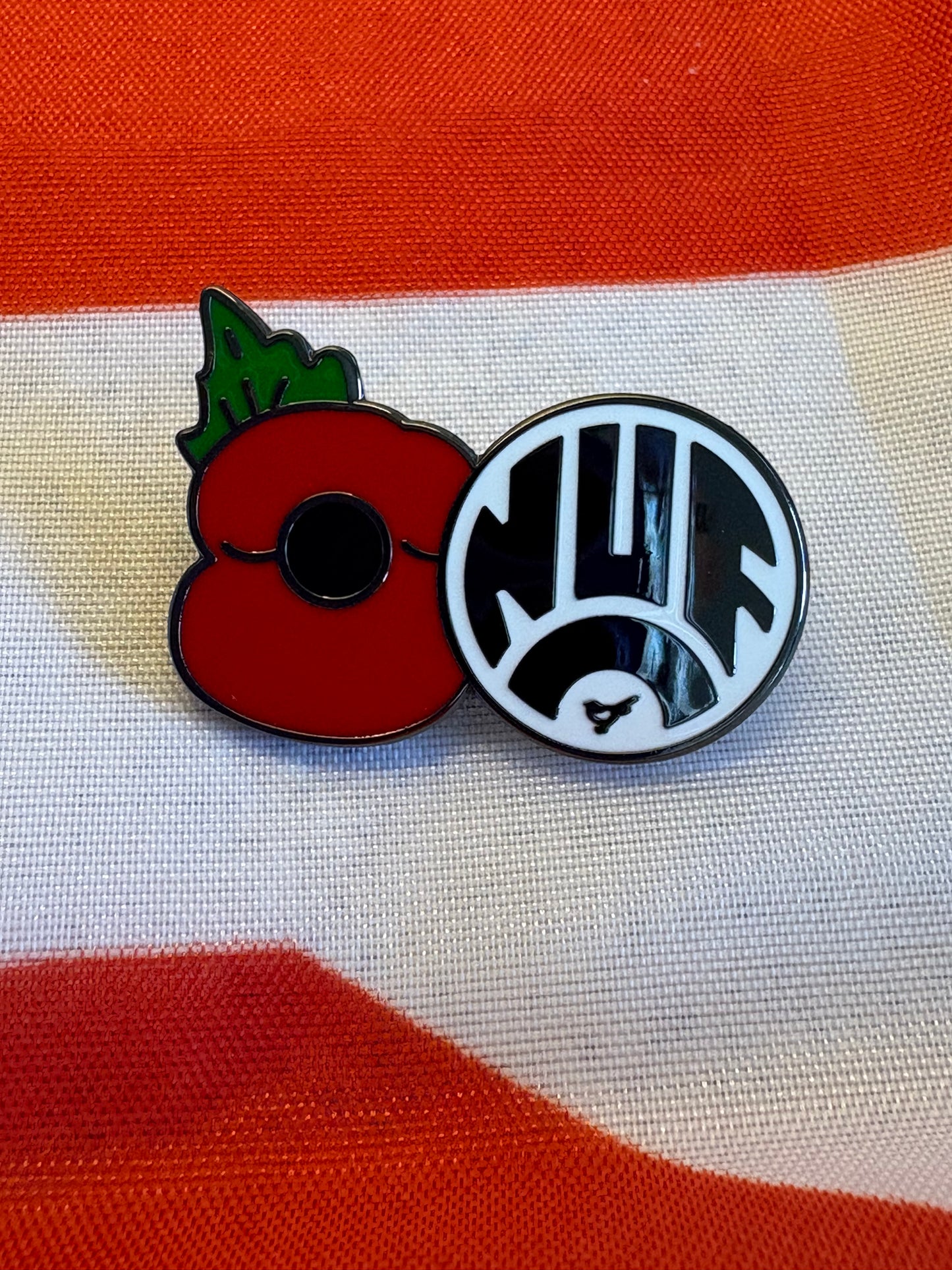 NUFC Newcastle United Remembrance Retro Poppy Lapel pin
