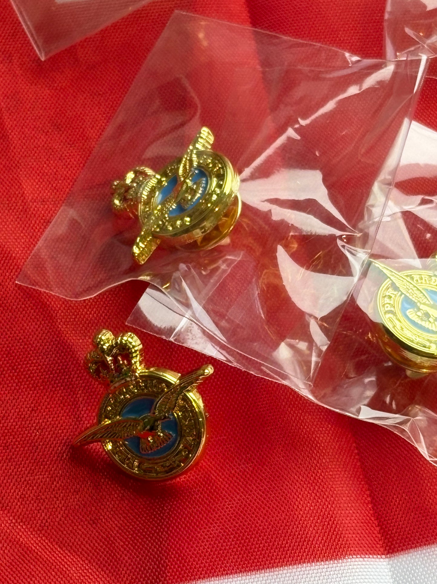 Royal Air Force RAF Insignia Crest Military Enamel Lapel Pin Badge-