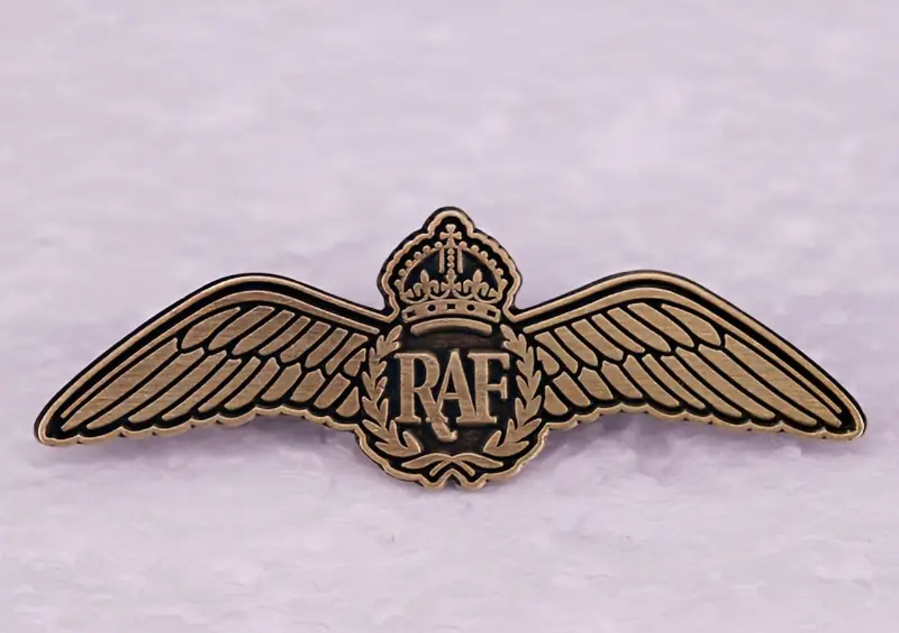 Gold Tone Royal Air Force RAF Pilot Wings Vintage Badge Pin FREEPOST