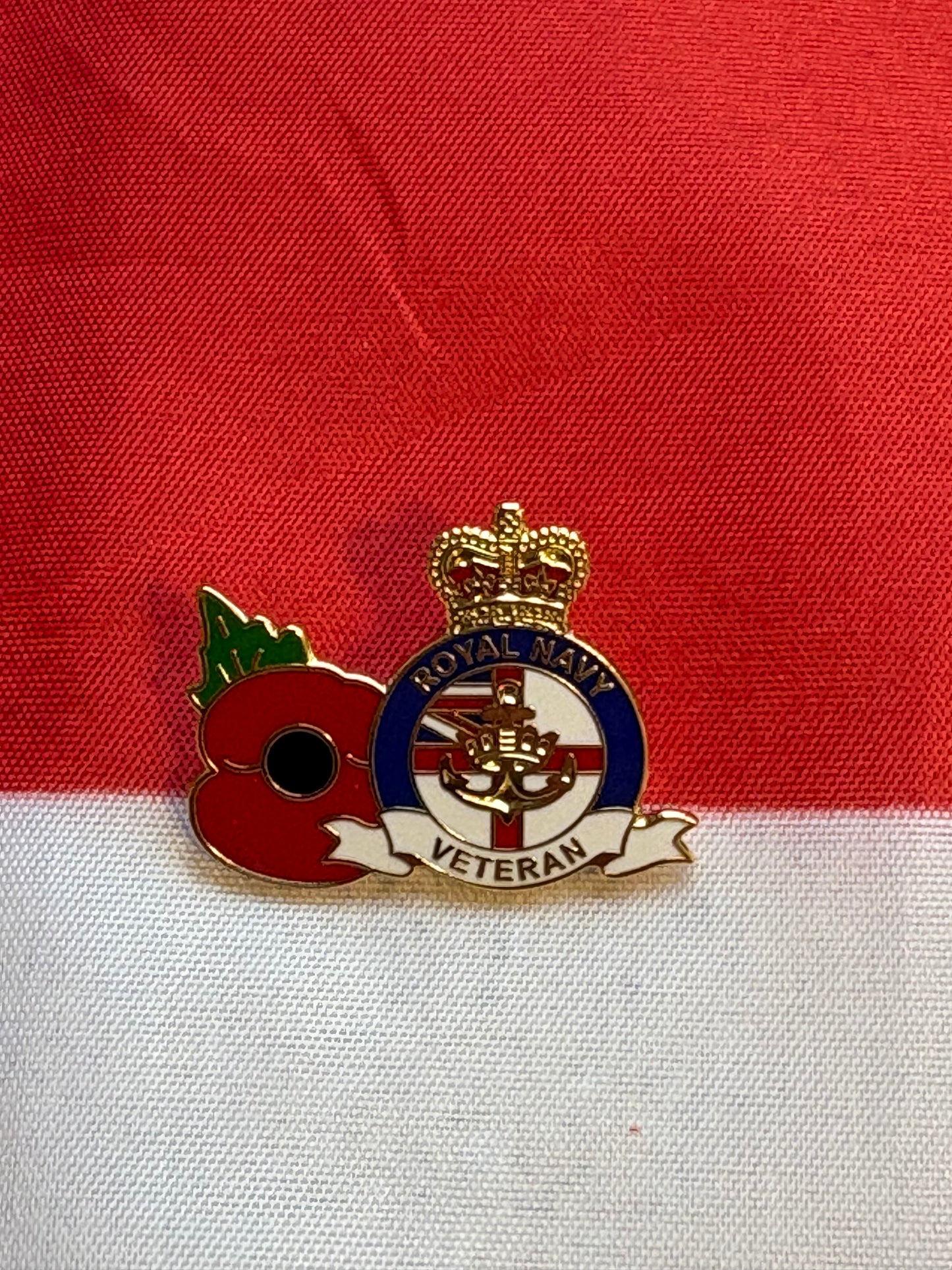 Royal Navy Veterans Armed Forces pin badge brooch. Remembrance Poppy FREEPOST