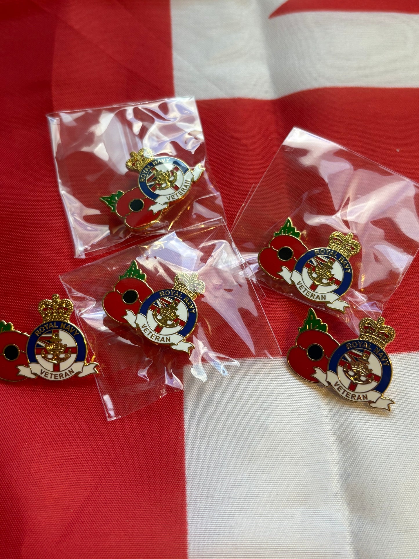 Royal Navy Veterans Armed Forces pin badge brooch. Remembrance Poppy FREEPOST